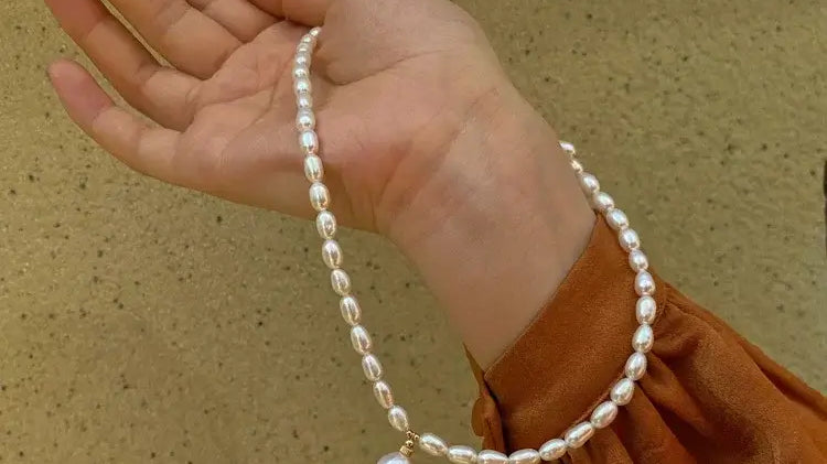 Why Choose a Mother of Pearl Necklace?